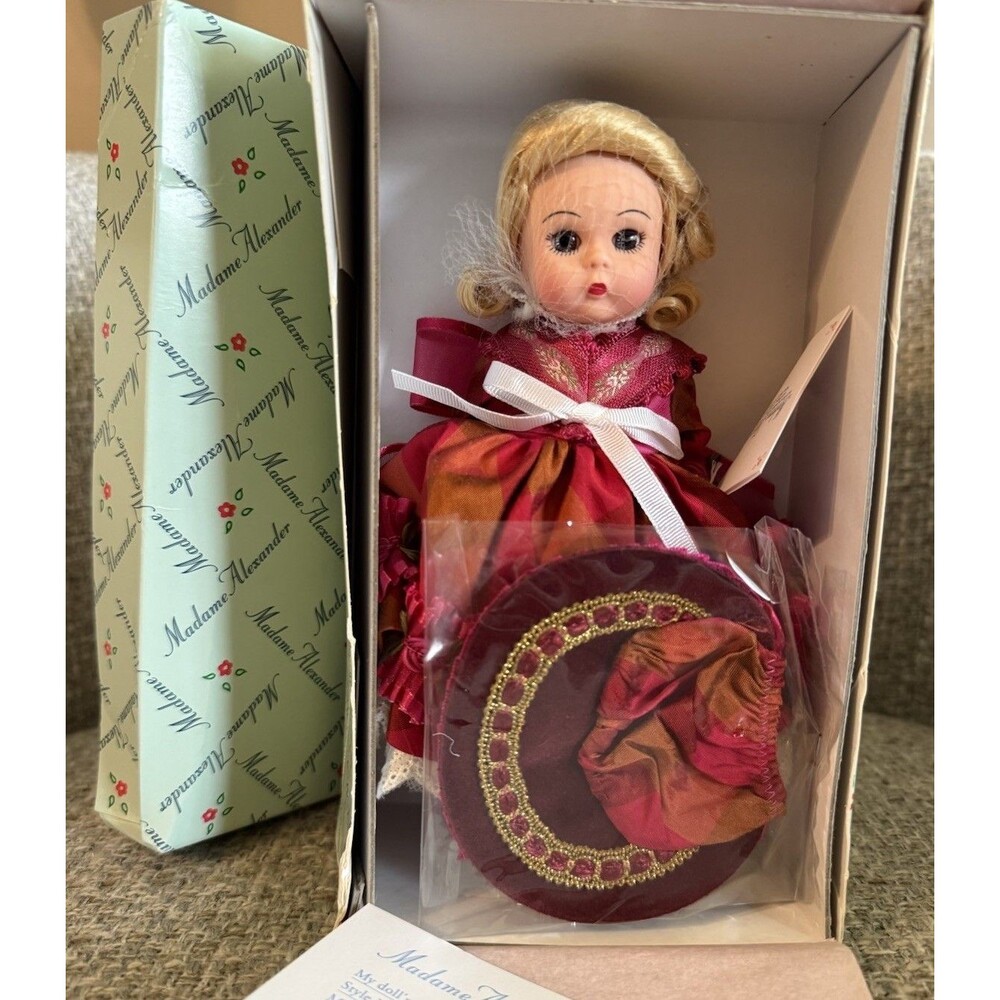 Madame Alexander Amy Doll MPN 33375 Blonde Curly Blue Eyes Removable Clothes Box